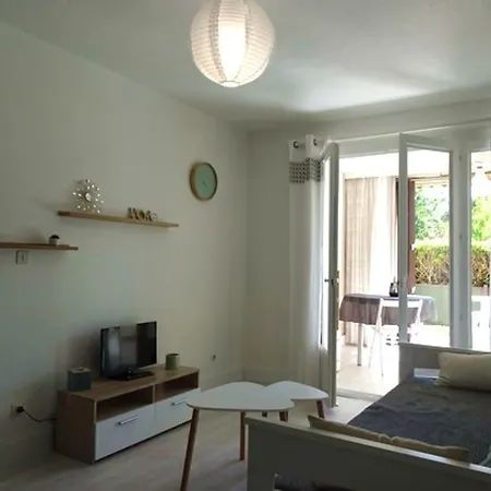 Renove Avec Piscine Et Tennis, A 500m De La Plage, Pour 4 Pers, A - Fr-1-776-106