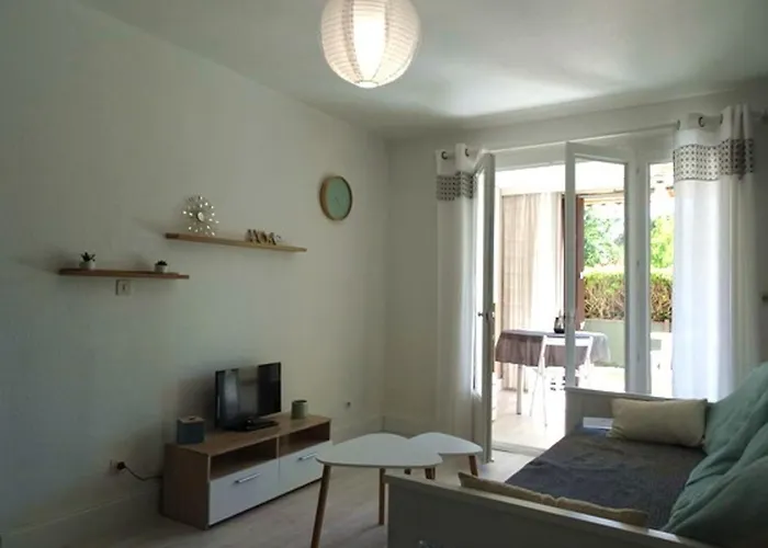 Renove Avec Piscine Et Tennis, A 500m De La Plage, Pour 4 Pers, A - Fr-1-776-106